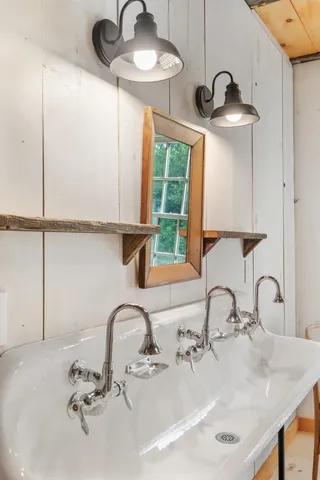 $1,000,000 | 580 Cross Road, Londonderry, VT 05155