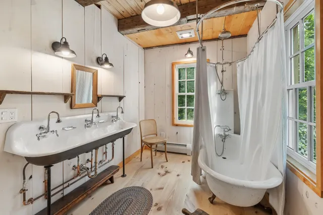 $1,000,000 | 580 Cross Road, Londonderry, VT 05155