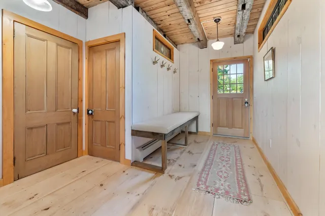 $1,000,000 | 580 Cross Road, Londonderry, VT 05155