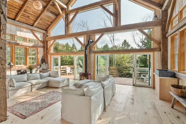 $1,000,000 | 580 Cross Road, Londonderry, VT 05155