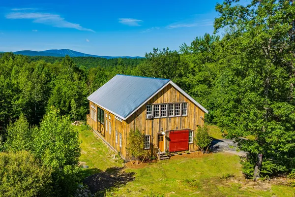 $1,000,000 | 580 Cross Road, Londonderry, VT 05155