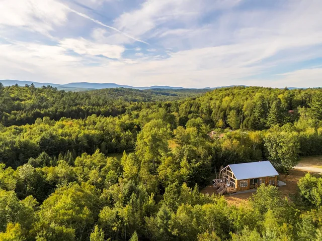 $1,000,000 | 580 Cross Road, Londonderry, VT 05155