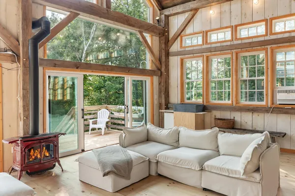 $1,000,000 | 580 Cross Road, Londonderry, VT 05155