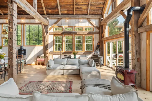 $1,000,000 | 580 Cross Road, Londonderry, VT 05155