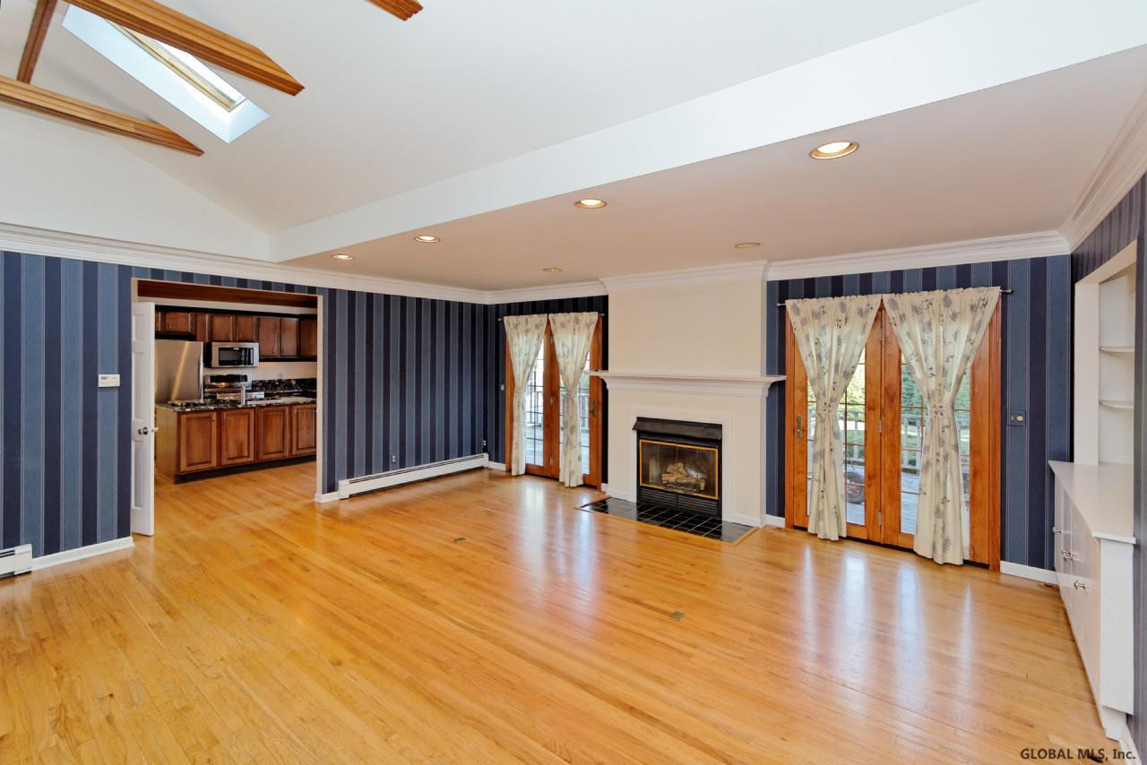 16 Aspinwall Road Colonie, NY 12211 - Photo 4 of 25 Photo 4
