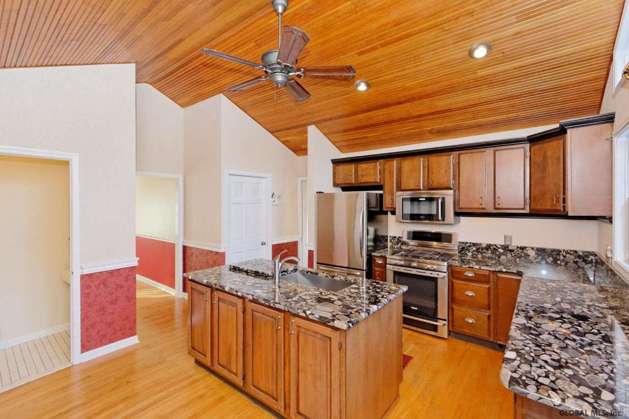 16 Aspinwall Road Colonie, NY 12211 - Photo 5 of 25 Photo 5