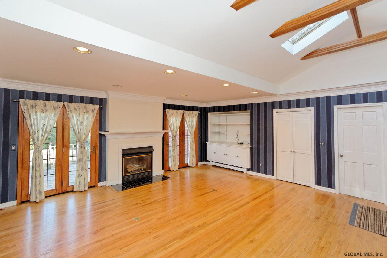 16 Aspinwall Road Colonie, NY 12211 - Photo 6 of 25 Photo 6
