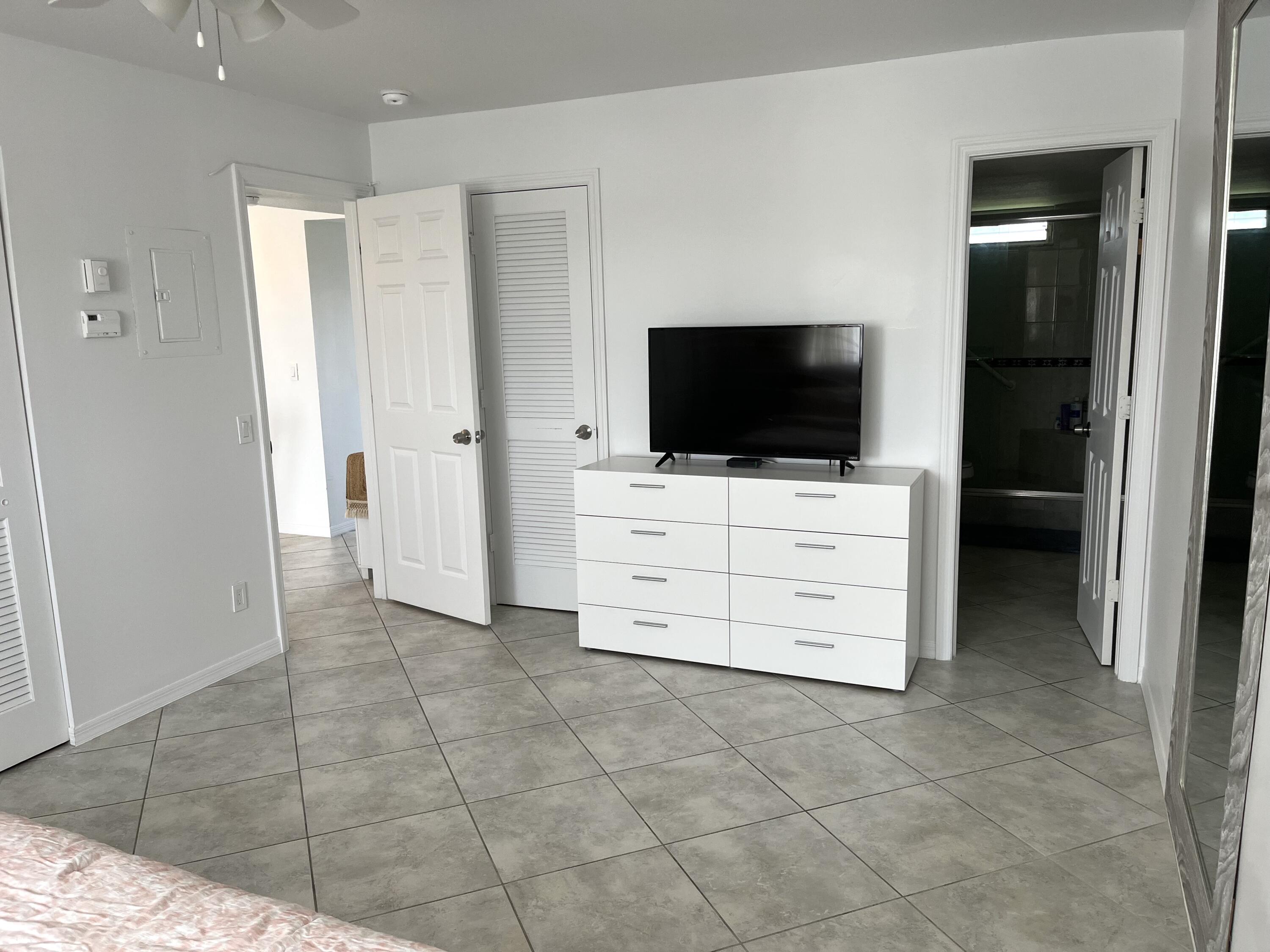 2515 Northeast 1st Court, Unit 411 Boynton Beach, FL 33435 - Photo 13 of 22 a view of room with cabinets