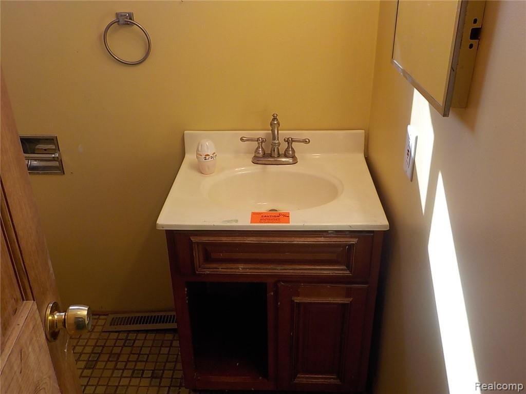 6274 South Reed Road Durand, MI 48429 - Photo 9 of 19 DSCN1628.JPG