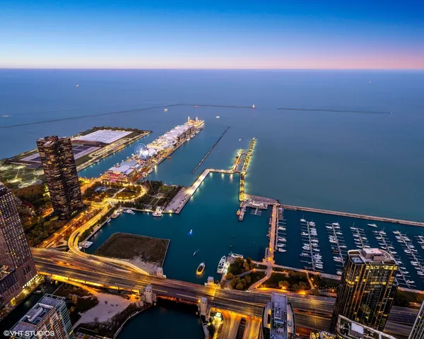 $7,999,000 | 363 East Wacker Drive, Unit 9101, Chicago, IL 60601