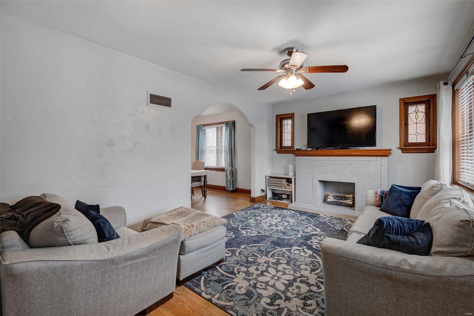 5605 Rosa Avenue St. Louis, MO 63109 - Photo 3 of 22 Gallery Image 3