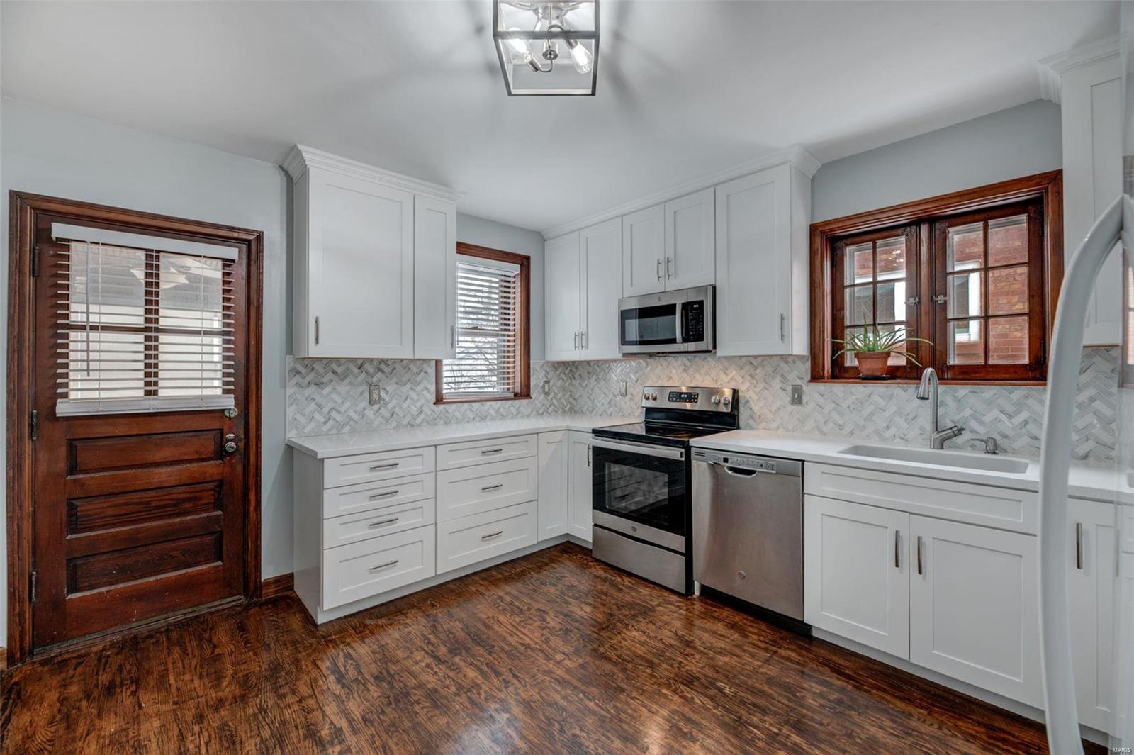 5605 Rosa Avenue St. Louis, MO 63109 - Photo 6 of 22 Gallery Image 6