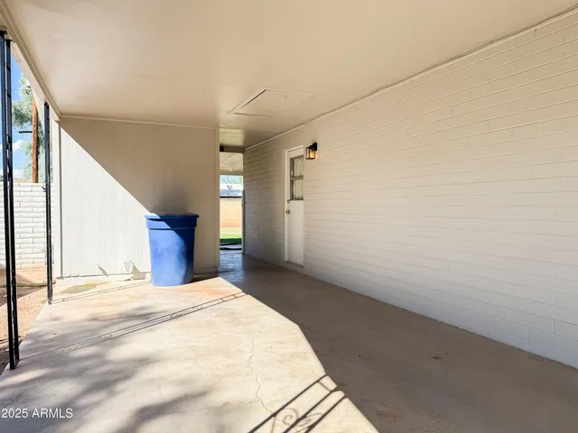 a view of a big room with closet and windows
