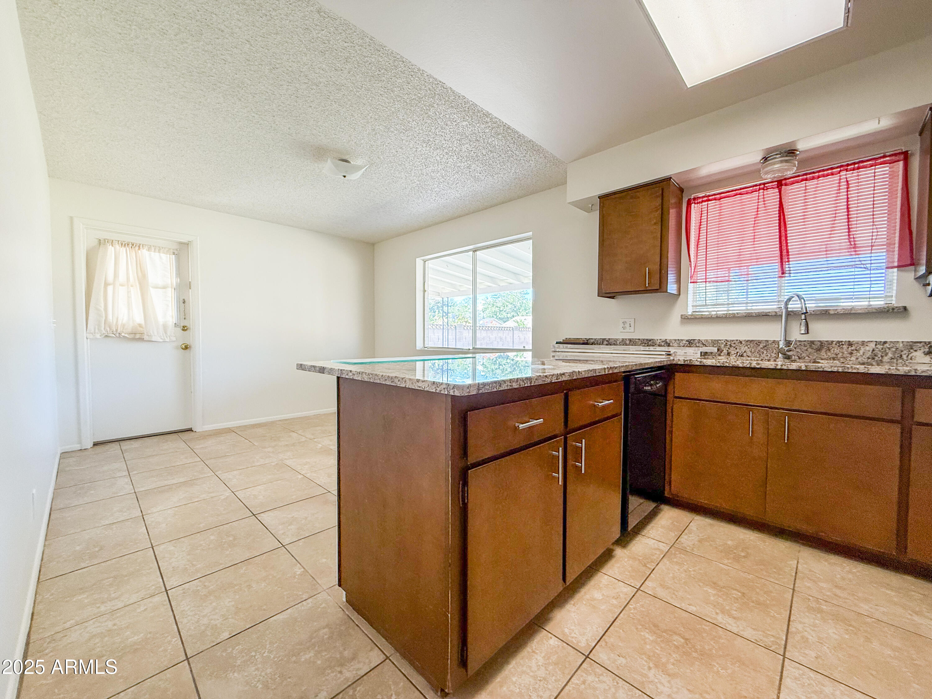 834 West 10th Street Tempe, AZ 85281 - Photo 8 of 26 7