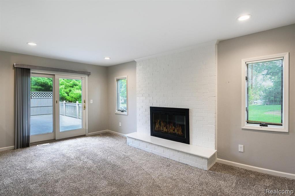 9391 White Lake Road Fenton, MI 48430 - Photo 9 of 21