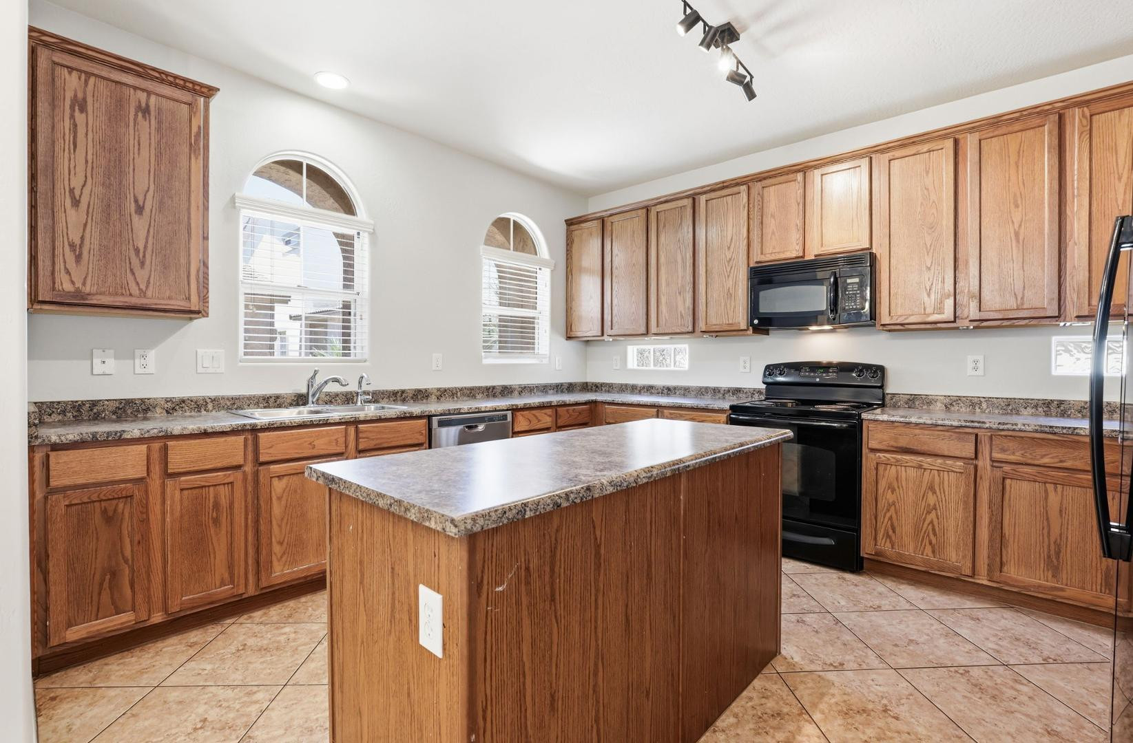 4043 East Milky Way Gilbert, AZ 85295 - Photo 6 of 30 Photo #6