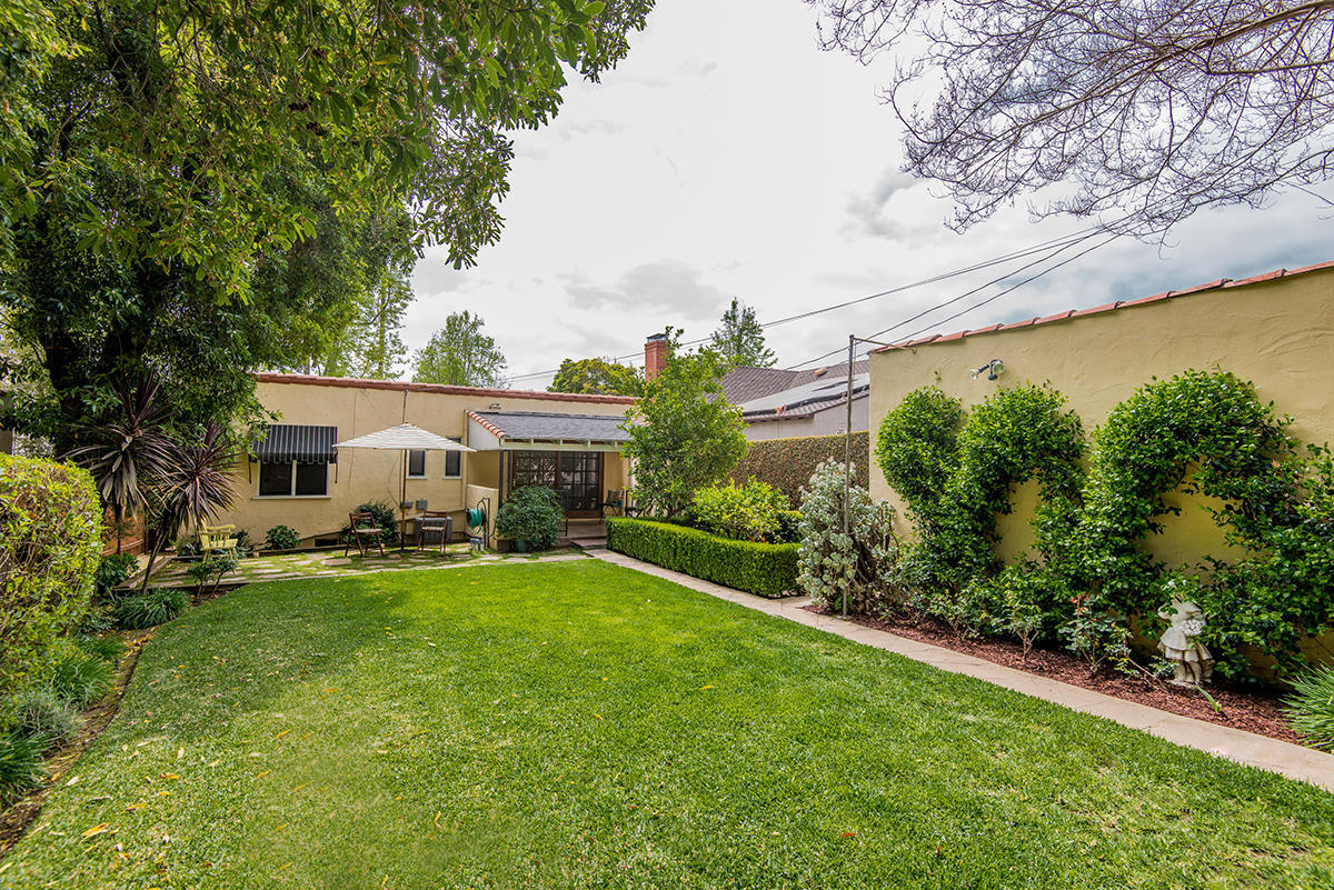 1843 Vistillas Road Altadena, CA 91001 - Photo 34 of 39 041221_Vistillas_Rd_JAS-0088_LowRes