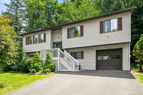 $590,000 | 11 Glen Road, Sloatsburg, NY 10974