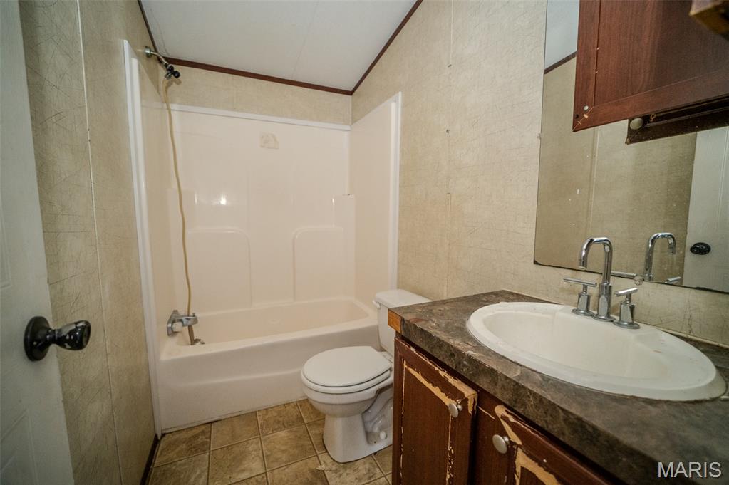 4250 East Winn Road Hallsville, MO 65255 - Photo 12 of 36