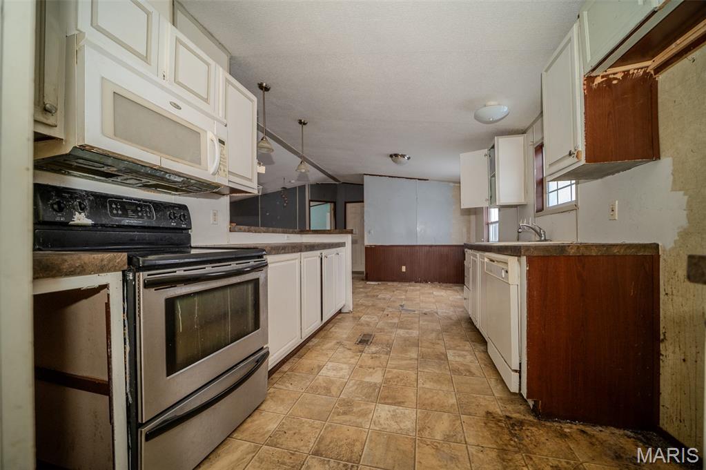 4250 East Winn Road Hallsville, MO 65255 - Photo 5 of 36