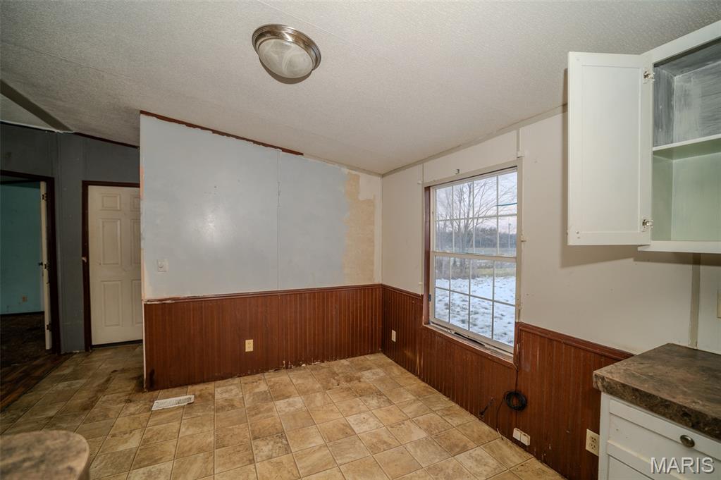 4250 East Winn Road Hallsville, MO 65255 - Photo 7 of 36