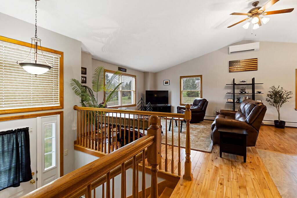 52 Alfalfa Road Sidney, ME 04330 - Photo 13 of 36 Living room