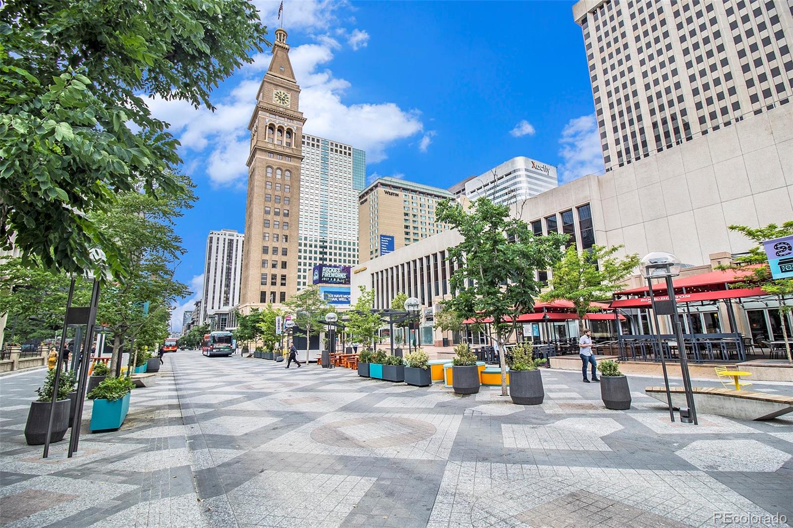 1020 15th Street, Unit 21L Denver, CO 80202 - Photo 29 of 35 a store with outdoor seating