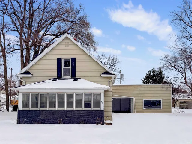 $218,000 | 1434 East 4th Street, Mishawaka, IN 46544