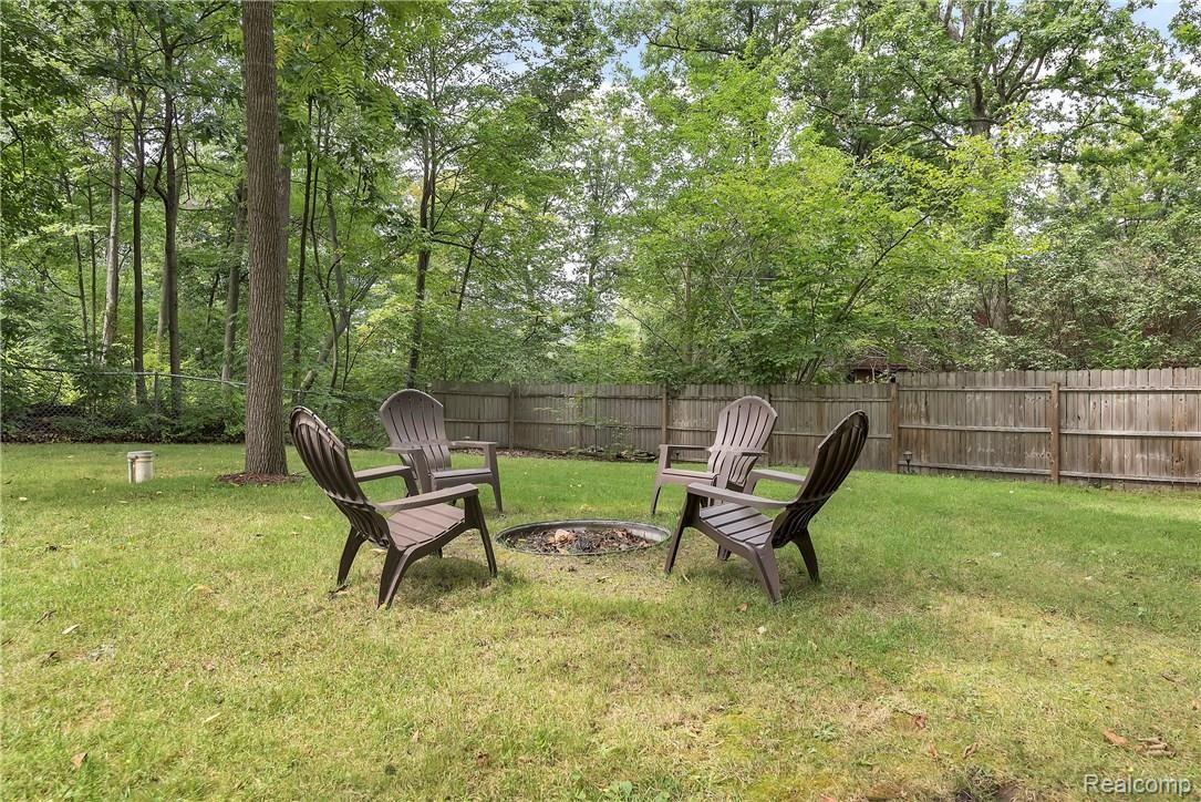 1501 Remsing Street Hartland, MI 48353 - Photo 25 of 29 Firepit
