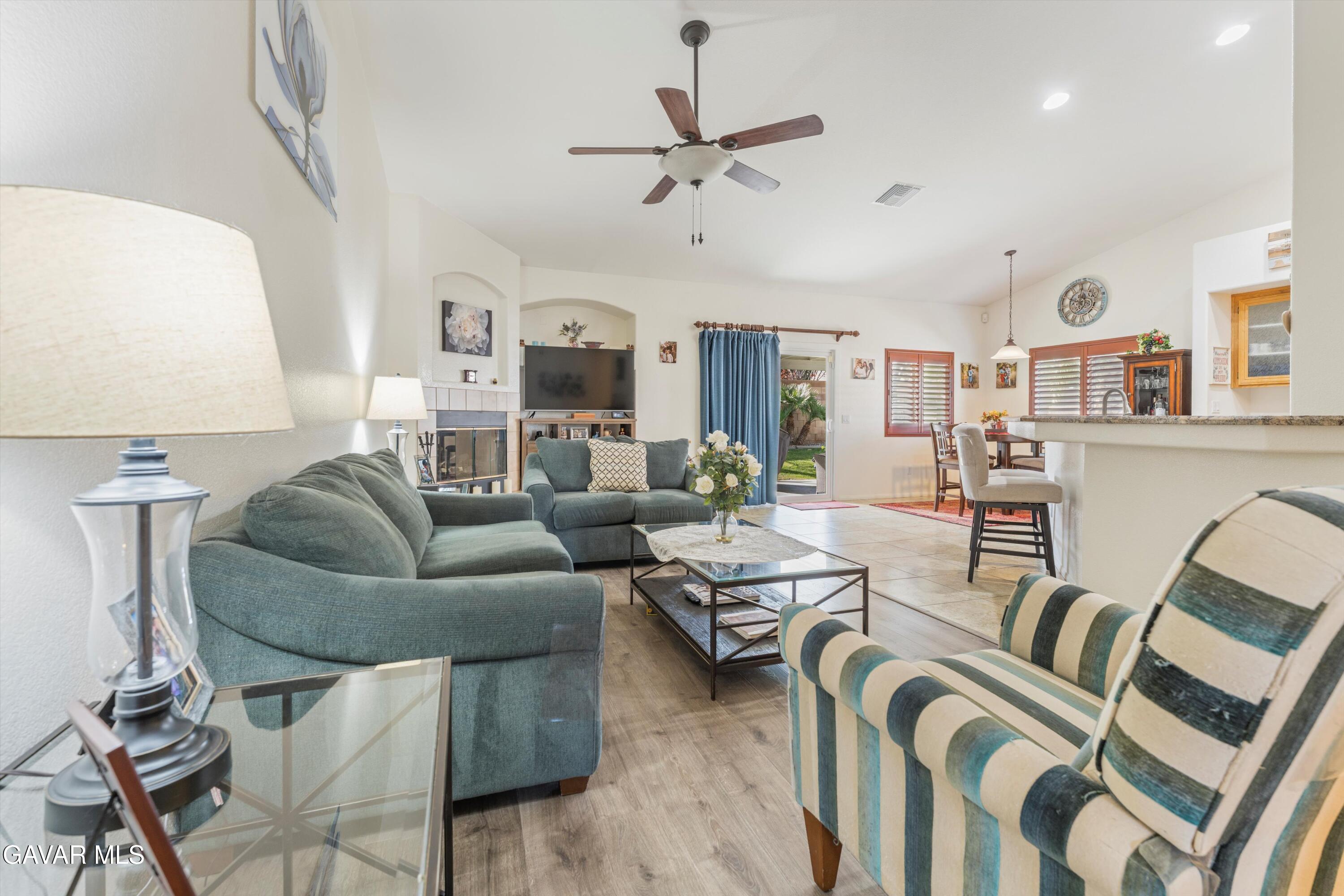 2104 Avenue J7 W Lancaster Ca West Lancaster, CA 93536 - Photo 4 of 34 12-JYP00823