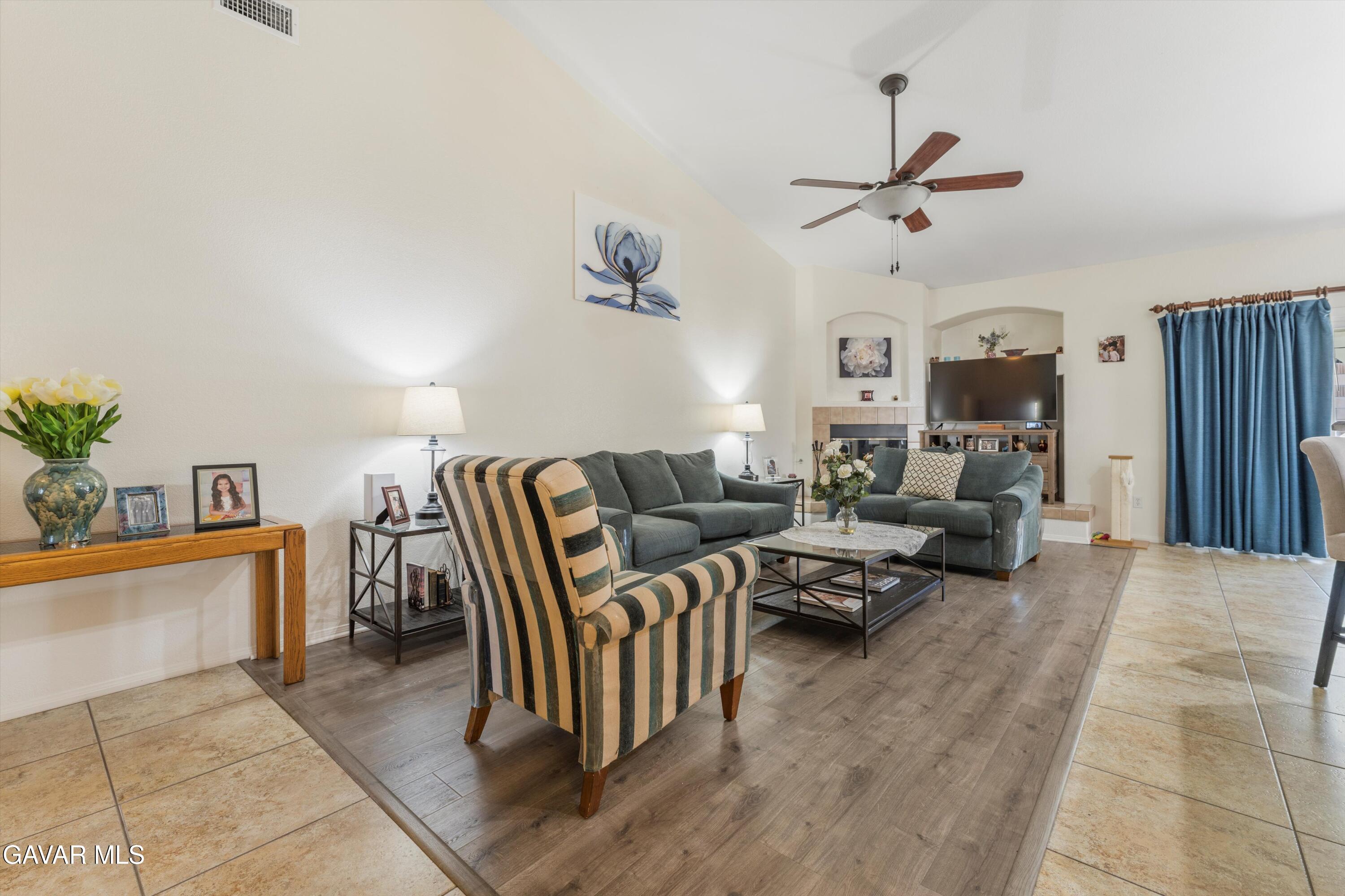 2104 Avenue J7 W Lancaster Ca West Lancaster, CA 93536 - Photo 5 of 34 11-JYP00818