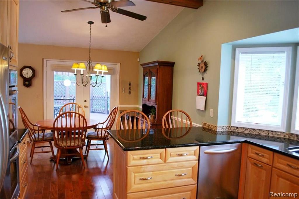 285 Slade Court Rochester Hills, MI 48307 - Photo 8 of 35