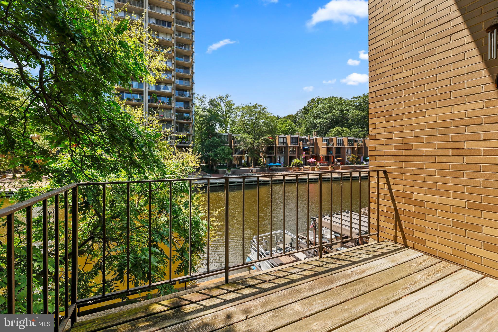 1672 Chimney House Road Reston, VA 20190 - Photo 28 of 62 Gallery Image 28