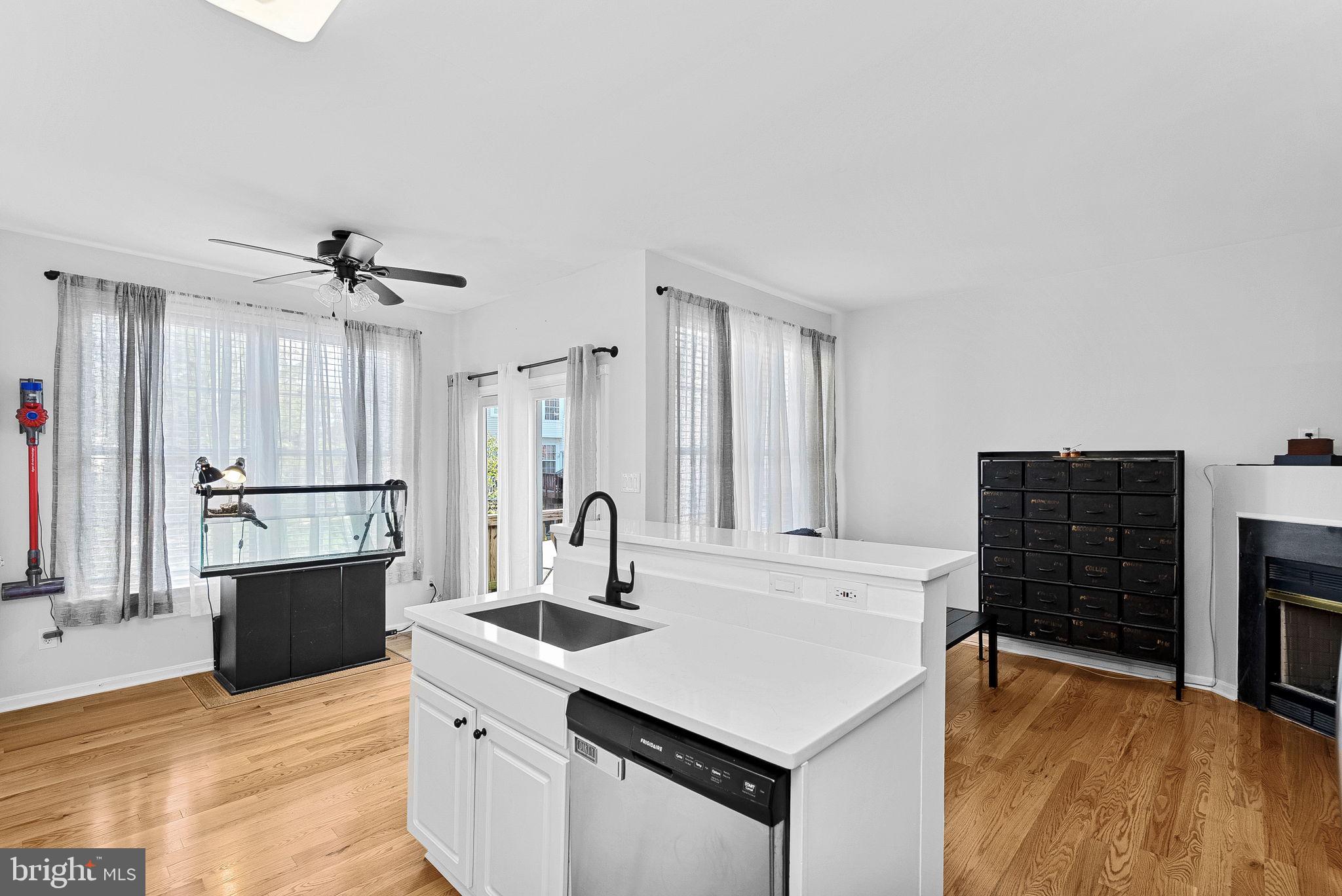 43189 Riders Square Broadlands, VA 20148 - Photo 13 of 67 Kitchen/Breakfast/Family Room
