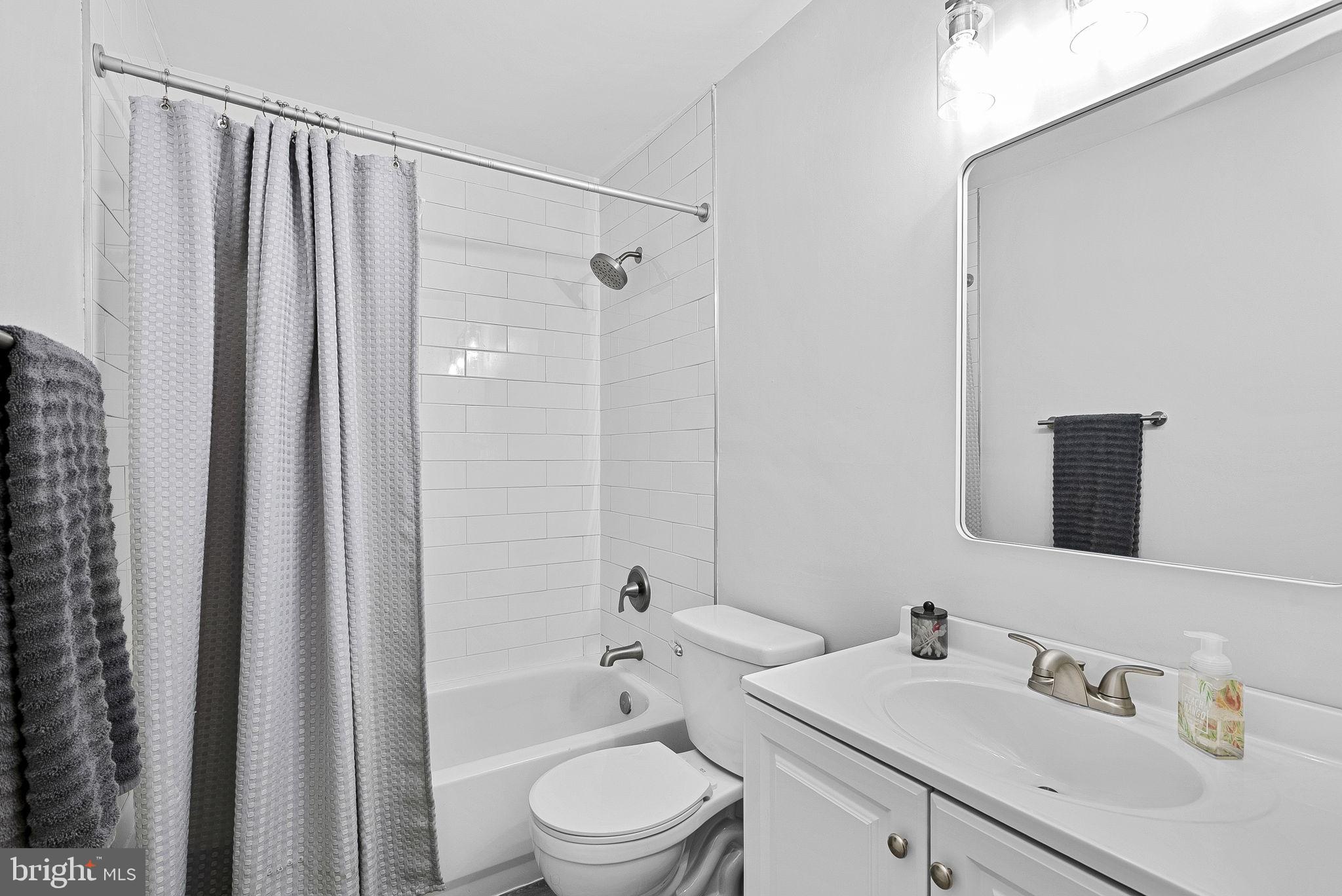 43189 Riders Square Broadlands, VA 20148 - Photo 27 of 67 Renovated Upper Hall Full Bathroom