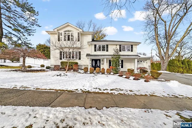$925,000 | 90 Birchwood Terrace, Wayne, NJ 07470