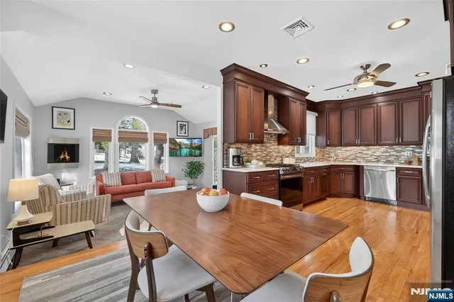 $925,000 | 90 Birchwood Terrace, Wayne, NJ 07470