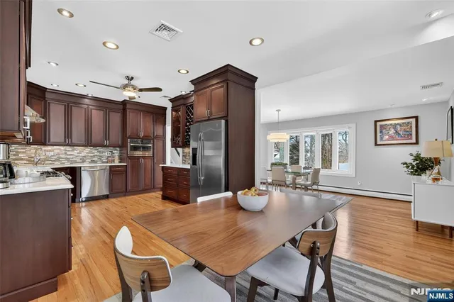 $925,000 | 90 Birchwood Terrace, Wayne, NJ 07470