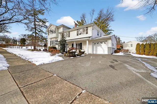 $925,000 | 90 Birchwood Terrace, Wayne, NJ 07470