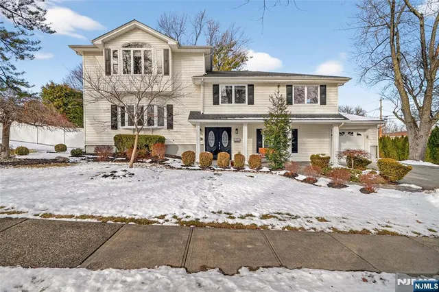 $925,000 | 90 Birchwood Terrace, Wayne, NJ 07470