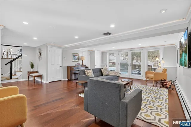 $925,000 | 90 Birchwood Terrace, Wayne, NJ 07470