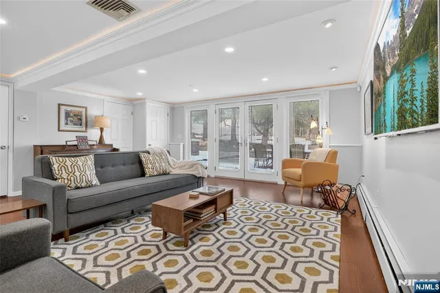 $925,000 | 90 Birchwood Terrace, Wayne, NJ 07470