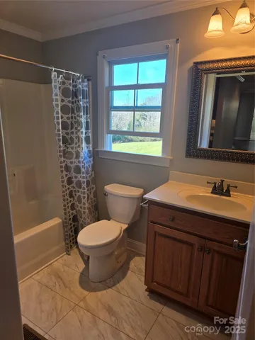 a view of empty room with window