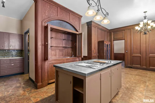 $289,900 | 240 North Washington Street, Taylorville, IL 62568