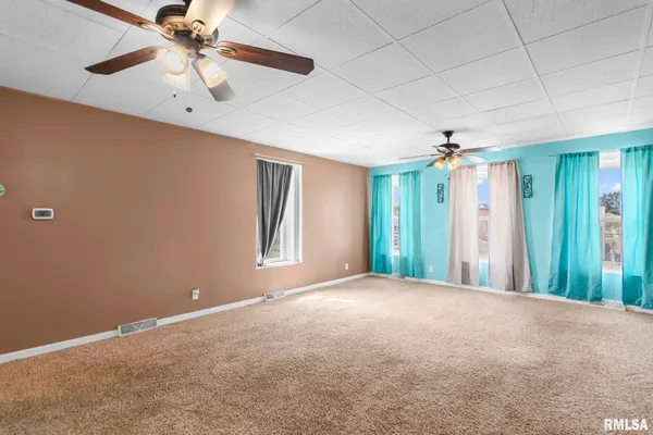 $289,900 | 240 North Washington Street, Taylorville, IL 62568