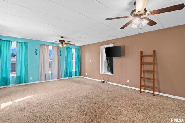 $289,900 | 240 North Washington Street, Taylorville, IL 62568