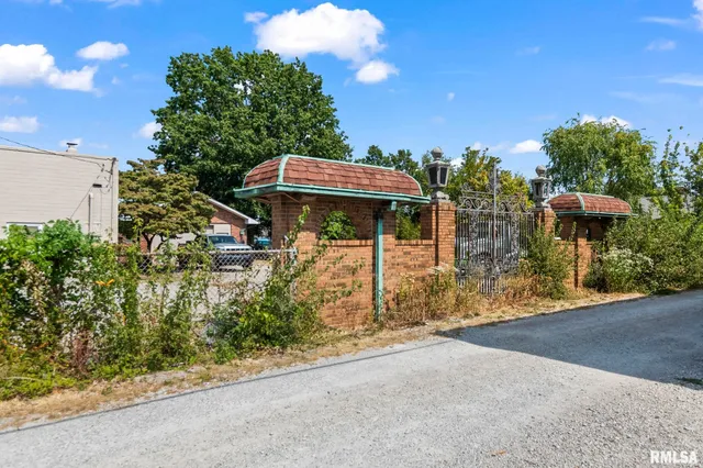 $289,900 | 240 North Washington Street, Taylorville, IL 62568