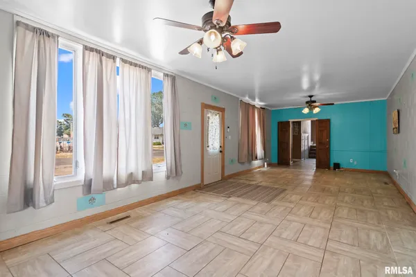 $289,900 | 240 North Washington Street, Taylorville, IL 62568