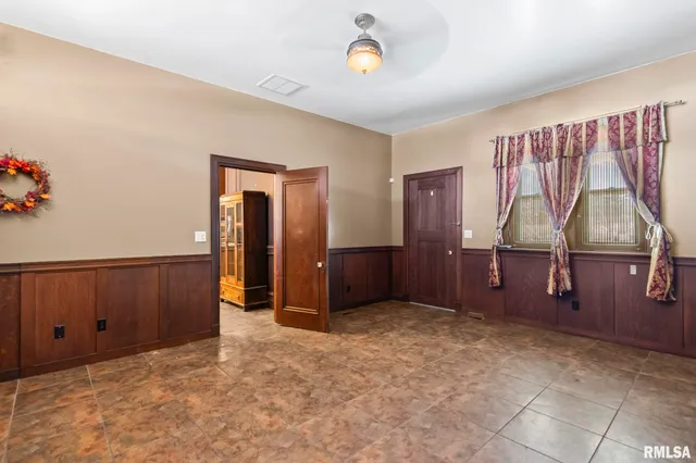 $289,900 | 240 North Washington Street, Taylorville, IL 62568