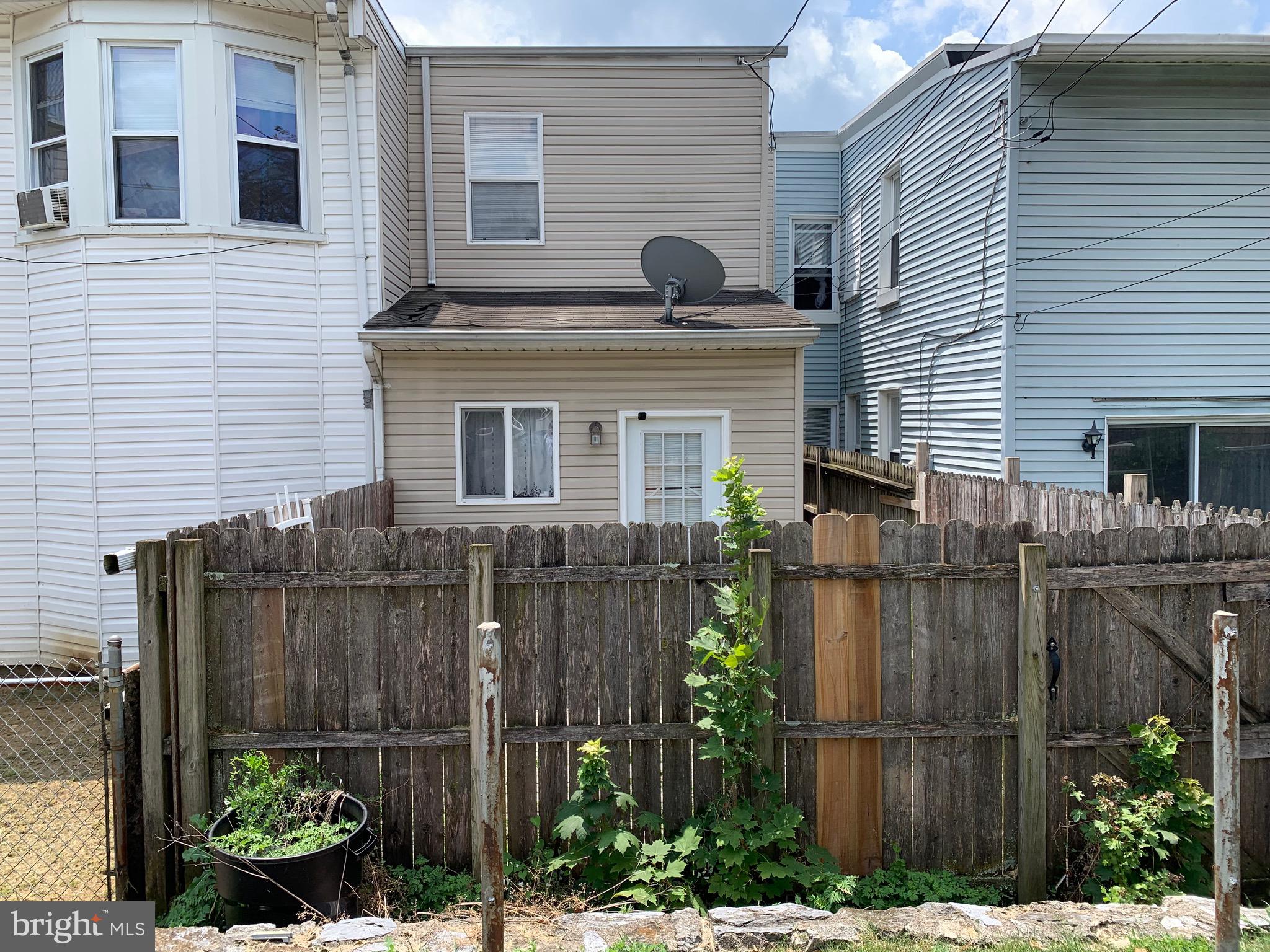 757 Locust Street Lebanon, PA 17042 - Photo 2 of 2